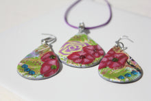 Load image into Gallery viewer, Teardrop Rose and Pink Flowers Necklace