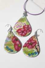 Load image into Gallery viewer, Teardrop Pink Flowers Earrings