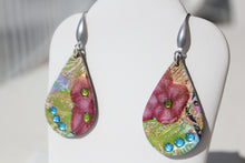 Load image into Gallery viewer, Teardrop Pink Flowers Earrings
