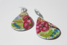 Load image into Gallery viewer, Teardrop Pink Flowers Earrings
